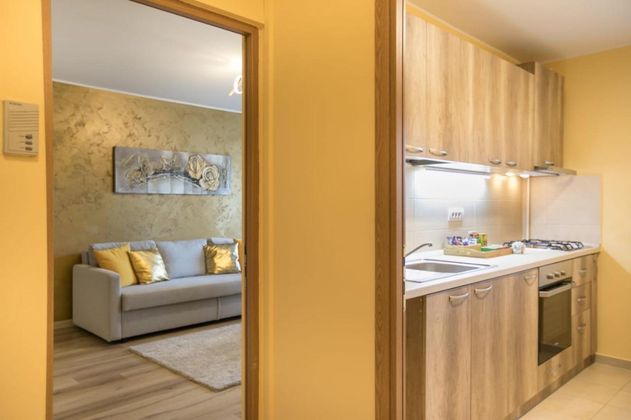 Golden Apartment Baneasa Bucharest Luaran gambar