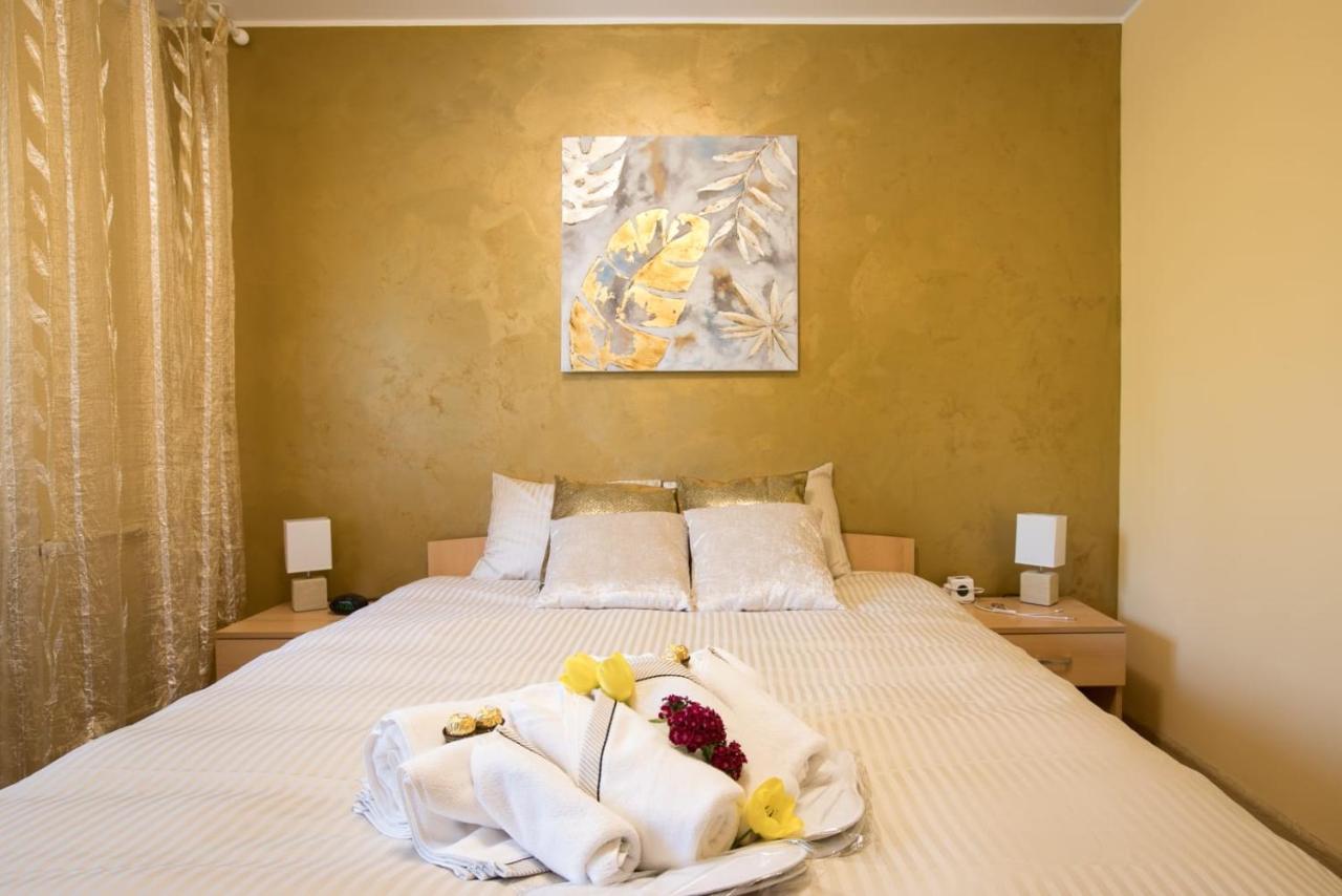 Golden Apartment Baneasa Bucharest Luaran gambar